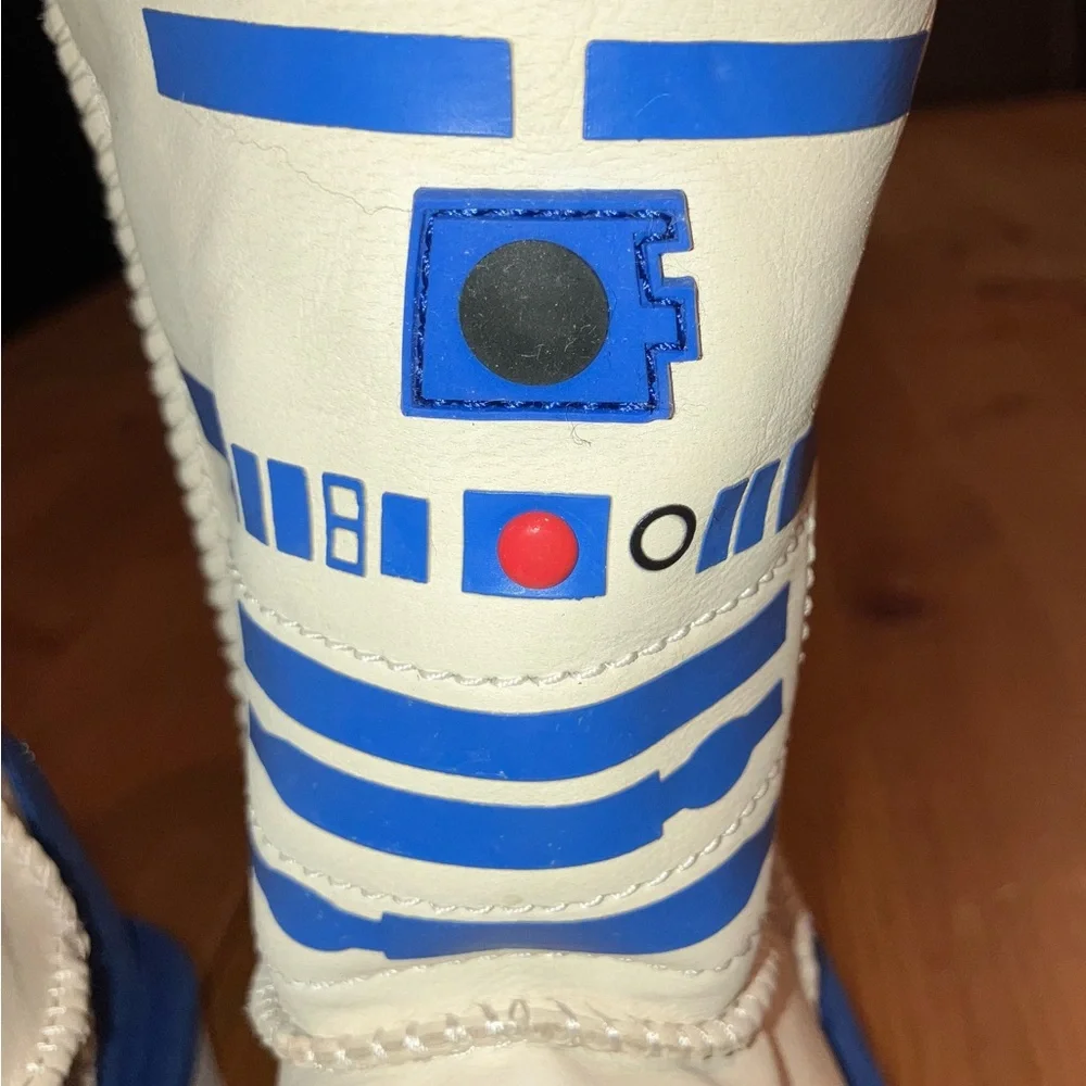 New w/out tag UGG X Star Wars Kids Classic R2-D2 Limited Edition Boots Toddler12